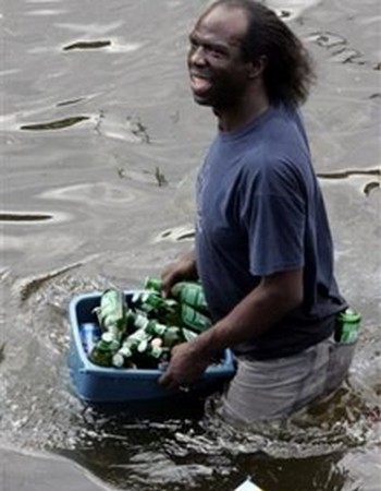 hurricane-katrina-heinekin-beer-looter.jpg